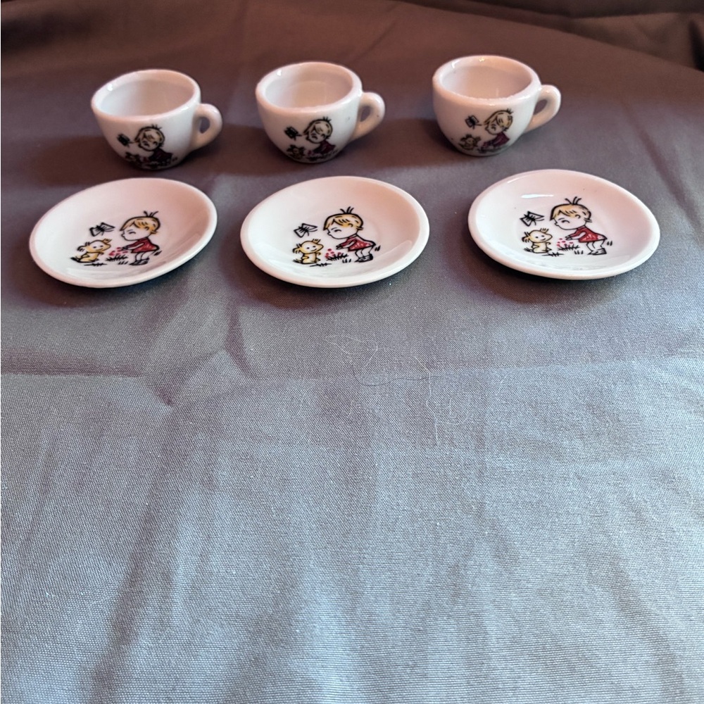 Vintage Mini Toy Tea Set - Blond Girl with Butterfly, 9 Piece Set - Picture 7 of 13